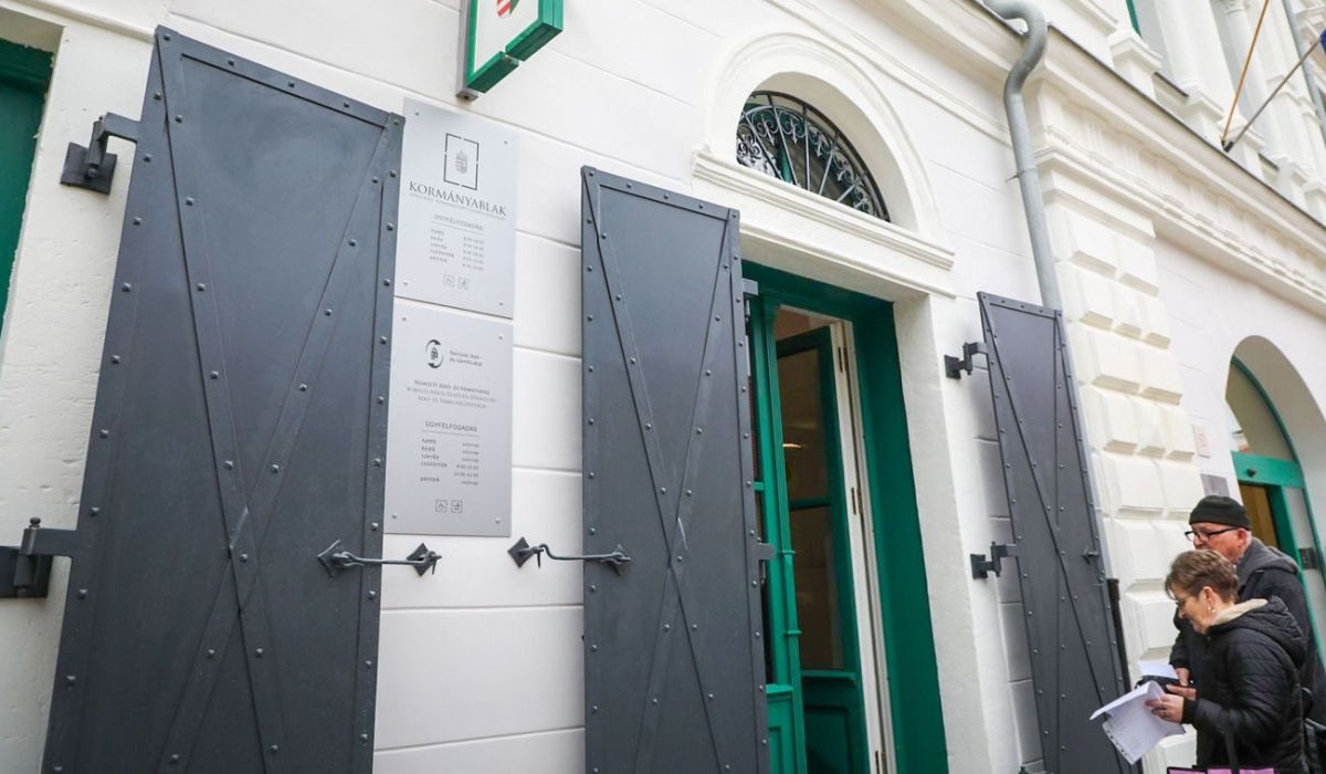 Újranyílt a megújult Kormányablak Tokajban